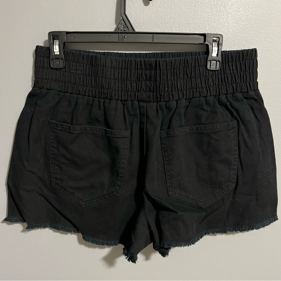 No Boundaries Jean Shorts - Picture 2 of 3